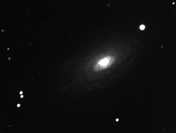 M_063_L_1.png - M63 - Essai (exp L: 12 min) - Mauvaises conditions (brumeux) - LX200GPS f/6.3 - DSI Pro - Renens 20/04/2007